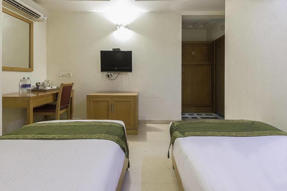 Hotel Bizzotel Gurgáon Exteriér fotografie